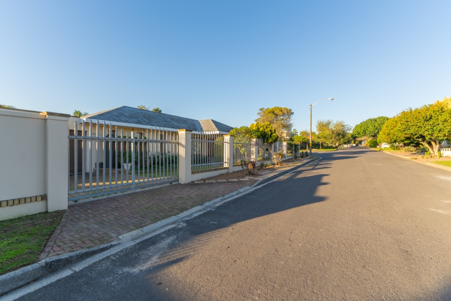 5 Bedroom Property for Sale in Amandelrug Western Cape